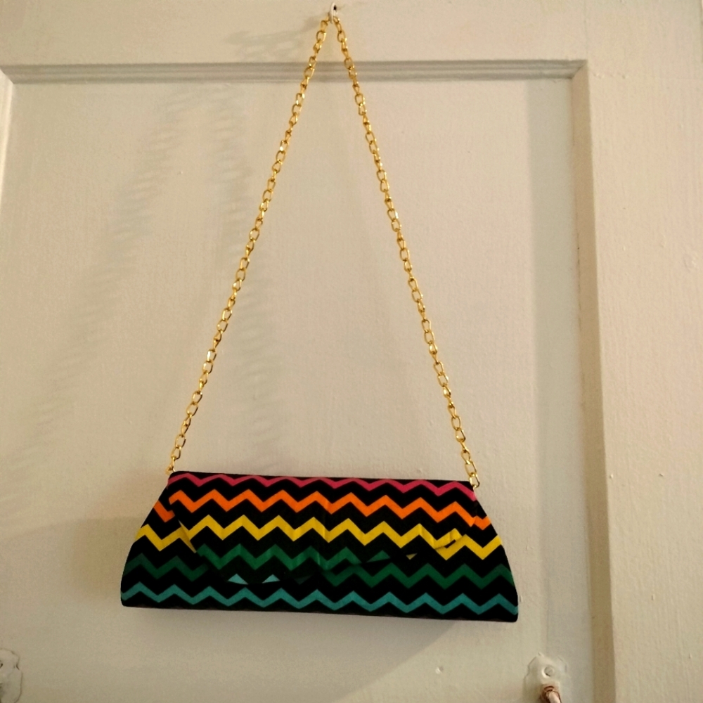 Zig Zag Women's Chevron Patterned Clutch with Gold Chain